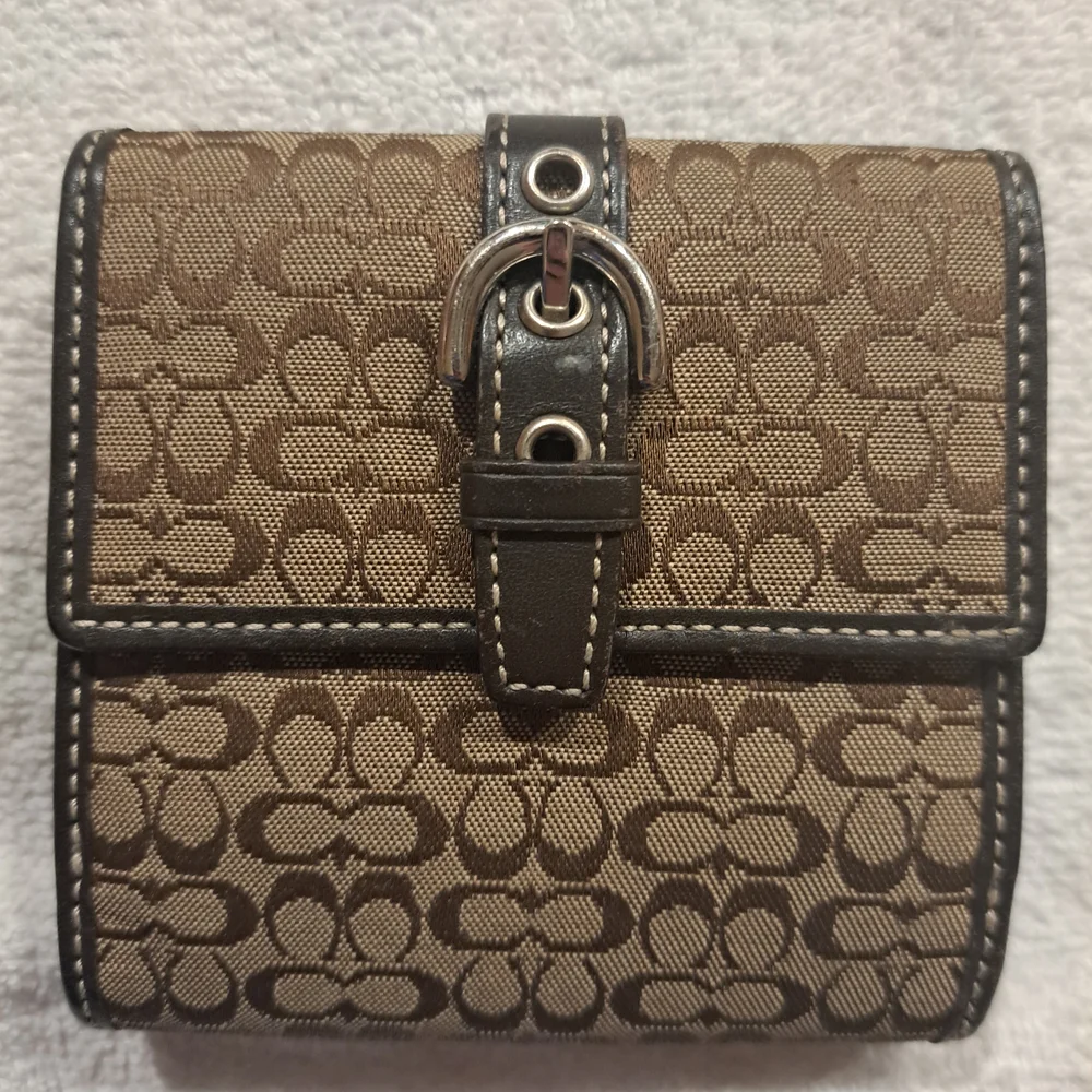 Vintage Coach Signature Mini Buckle Bifold Wallet- Like New!